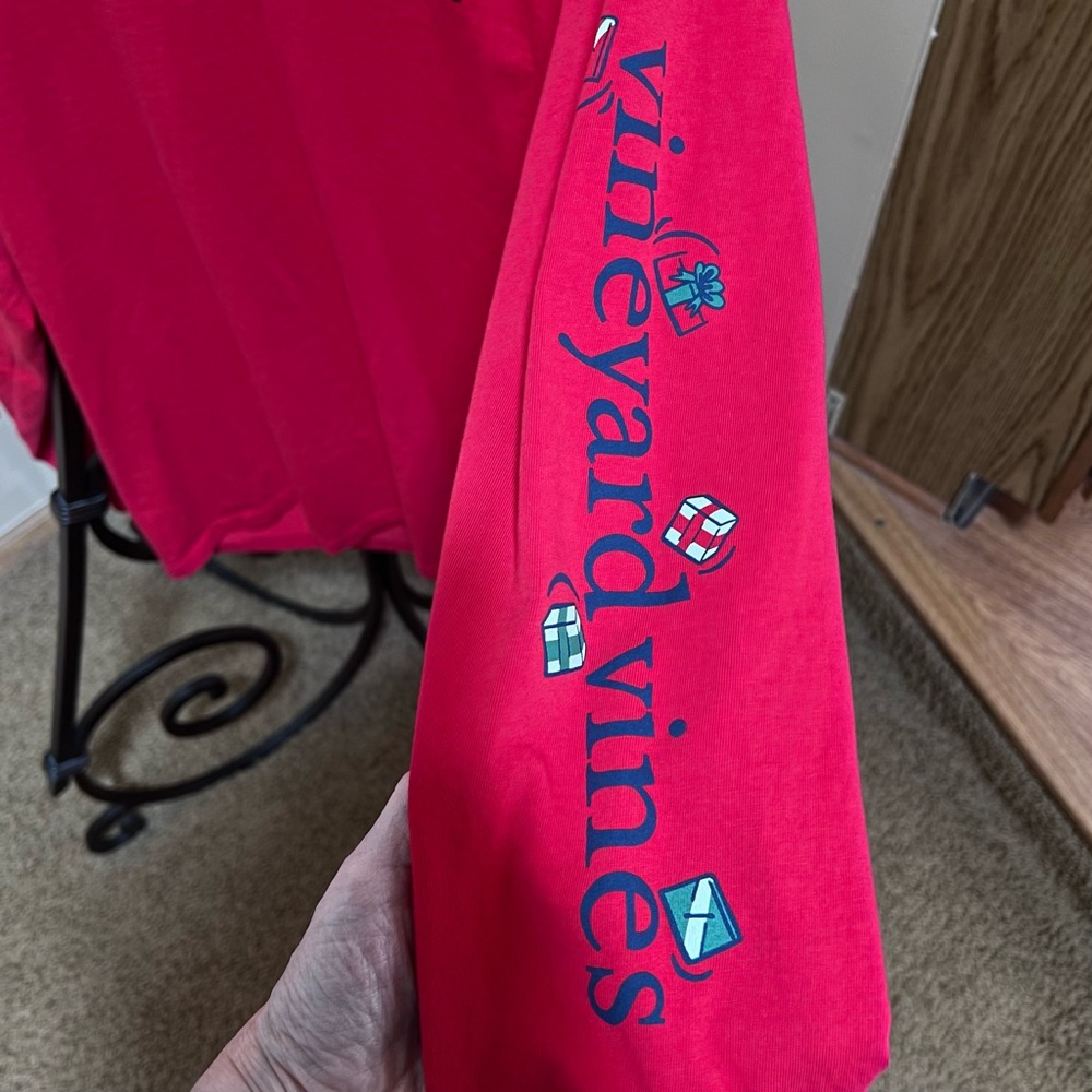 Vineyard Vines Men's Vivid Red Long Sleeve Shirt & Blue Pickup & Santa. Large - Picture 6 of 10